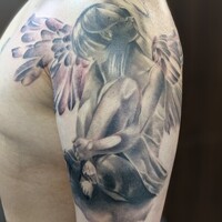 左肩　天使　エンジェル