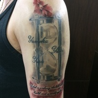 タトゥー　時計　砂時計