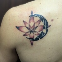 蓮　ハス　月　タトゥー